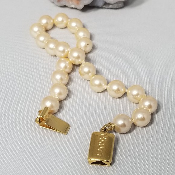VINTAGE MONET SINGLE STRAND PEARL BRACELET - Picture 3 of 6